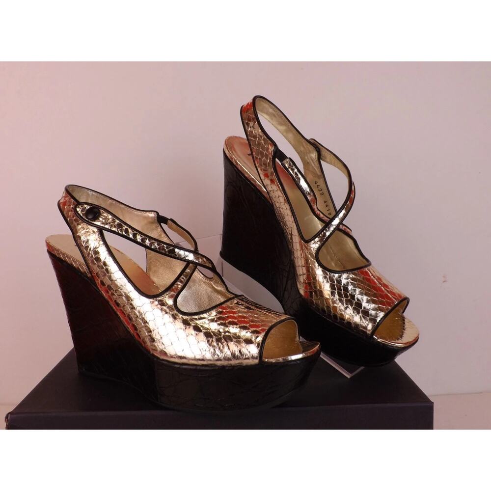 NIB PRADA 1K7394 LITE GOLD SNAKE PRINT LEATHER BLACK WEDGE PLATFORM SANDALS 40 - Picture 2 of 11